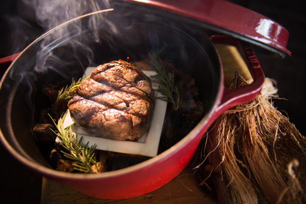 卡塔海灘船屋酒店將熟成牛肉風(fēng)潮帶入普吉