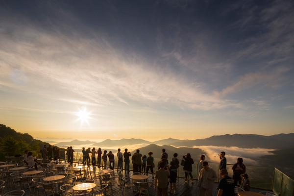 北海道星野TOMAMU度假村為您呈現(xiàn)夏季云海美景