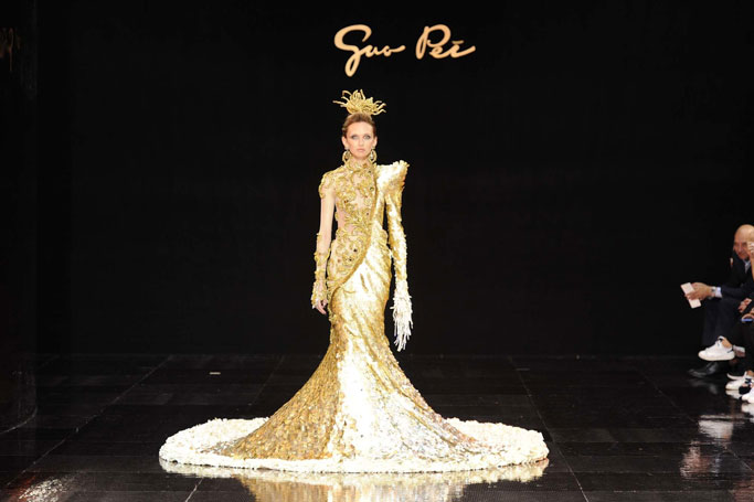 Guo Pei 2016秋冬高級(jí)定制流行發(fā)布