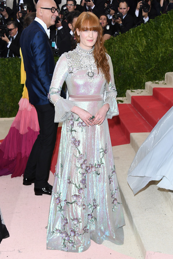 古馳腕表首飾形象大使Florence Welch出席Met Ball