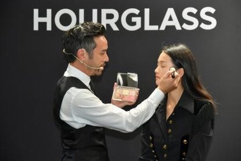 親臨Hourglass秘境，探索高端美妝新定義