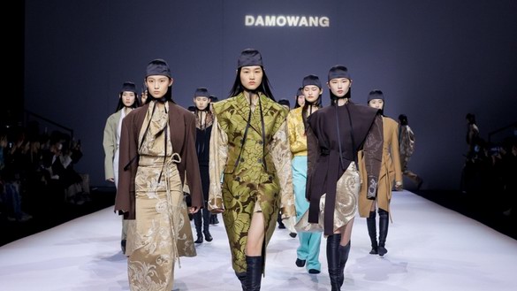 拂塵踏月，錦衣夜行——DAMOWANG·韓磊于中國國際時裝周發(fā)布2021秋冬最新系列