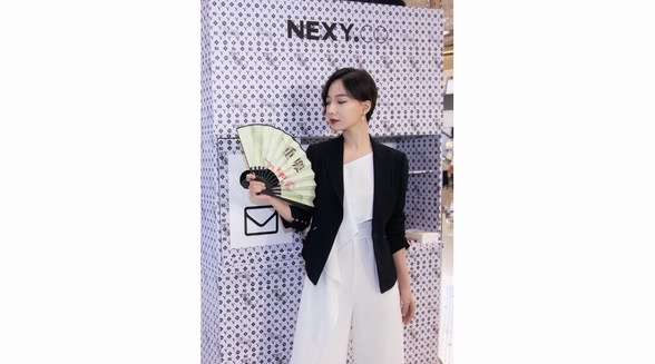 NEXY.CO代言人王珞丹空降重慶，打卡綠色星球限時快閃店