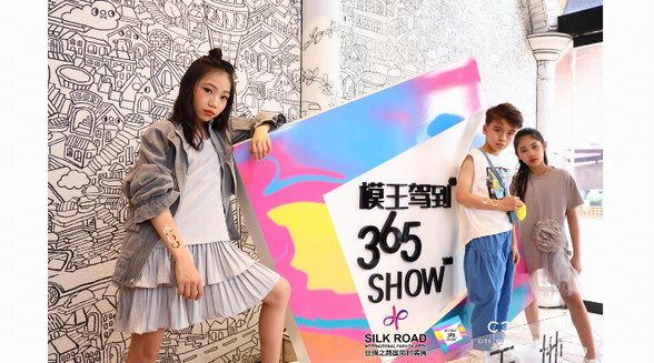 好戲連臺 模王駕到365SHOW快閃大秀亮相澳門