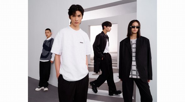 JACK & JONES 杰克瓊斯發(fā)布2022春季系列大片，解開都市時(shí)尚答案