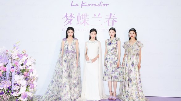 La Koradior×胡巍《夢蝶蘭春》聯(lián)名油畫藝術(shù)展登陸南寧萬象城