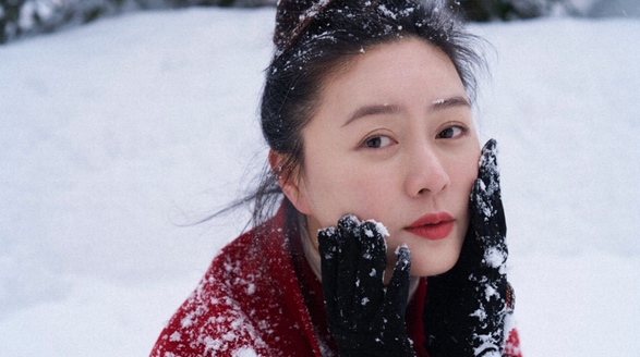 雪中美人田海蓉，雪韻天成優(yōu)雅不敗