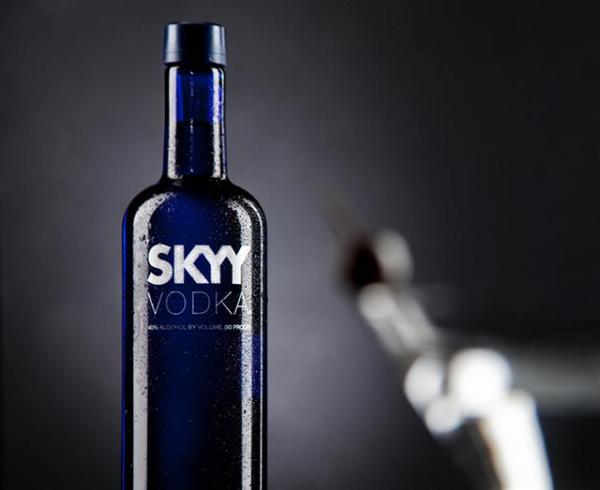 深藍伏特加 SKYY 推出首款絨毛酒瓶伏特加