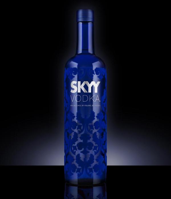 深藍伏特加 SKYY 推出首款絨毛酒瓶伏特加