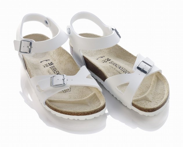 經(jīng)典白色Birkenstock（勃肯） 夏日清涼舒適之首選