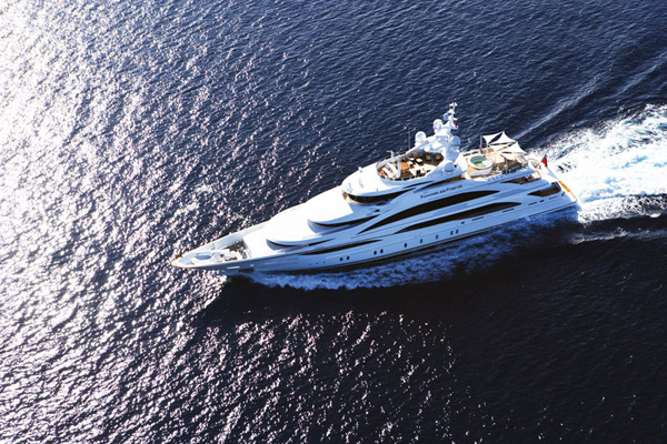 Benetti 定制超級(jí)游艇「Diamonds Are Forever」