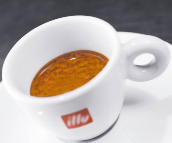 理想水溫下煮出來的 Espresso 呈很深的紅棕色，表面的泡沫會有暗褐色斑點(意大利人把它稱為“el tigre(老虎斑紋)”，而且泡沫厚度應該在4毫米以上