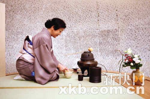 從事茶道50多年的茶藝師白井彌生