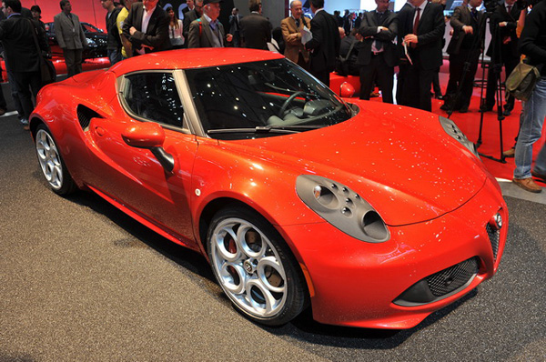 Alfa Romeo 4C 跑車量產(chǎn)版現(xiàn)身日內(nèi)瓦車展