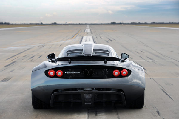 Hennessey Venom GT 打破0-300KM/H加速紀(jì)錄